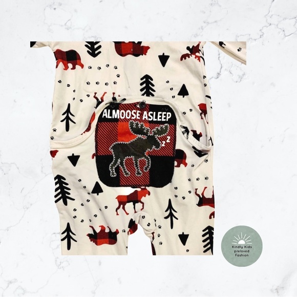 Urban kids | 12-18mo Silky soft Christmas PJs with the cutest little butt flap. - Picture 2 of 2